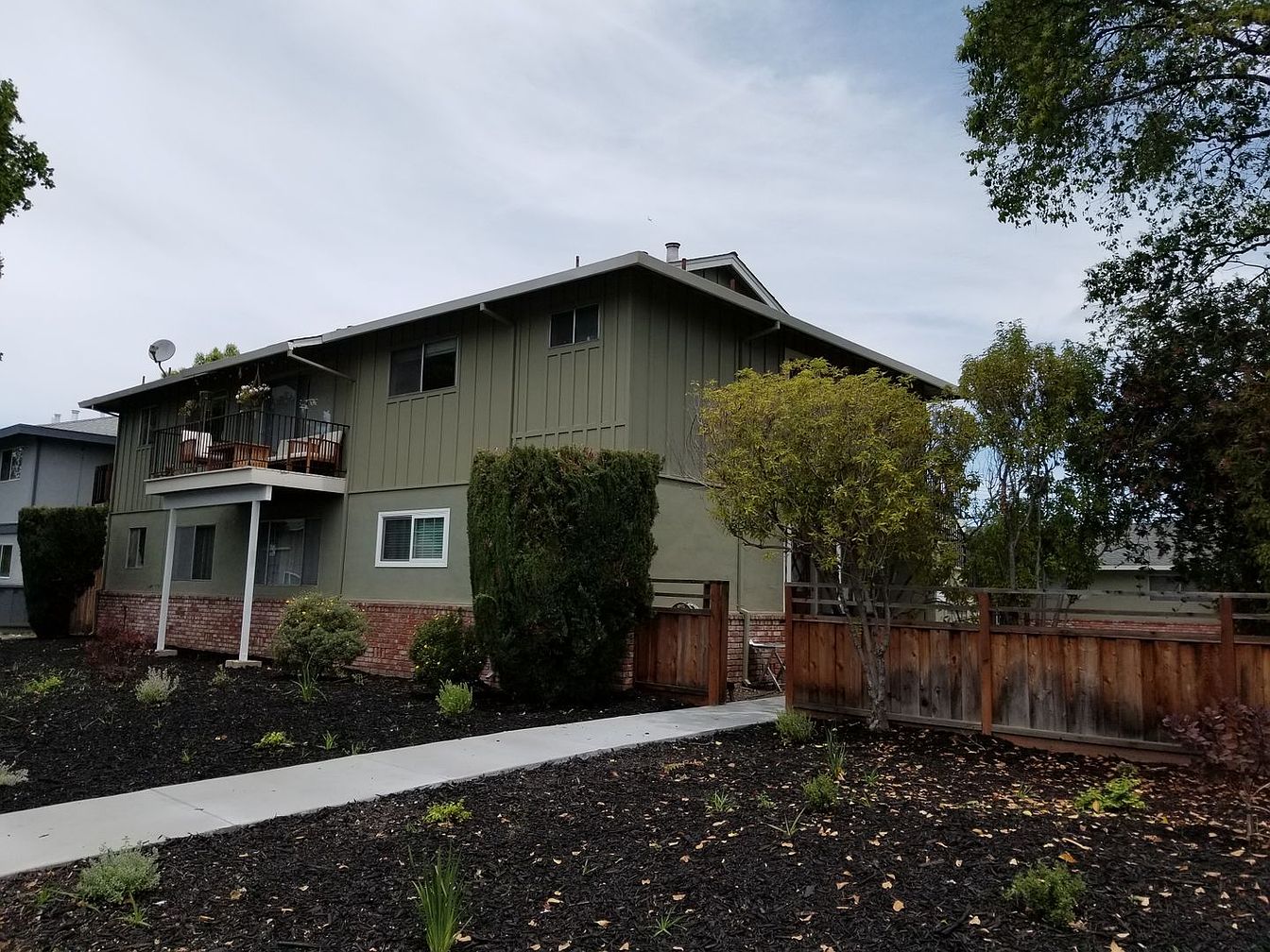 201 Loma Verde Apartments photo 4